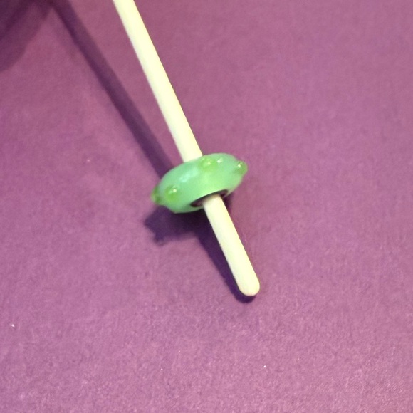 Trollbeads Apple green bud glass bead. - Picture 6 of 7